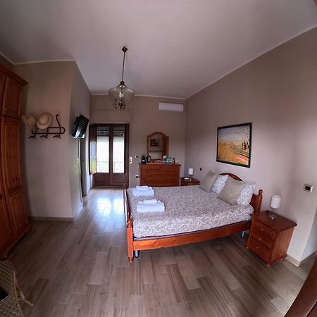 B&B A Casa Di Maybe กาแซร์ตา ภายนอก รูปภาพ