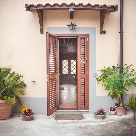 B&B A Casa Di Maybe กาแซร์ตา ภายนอก รูปภาพ