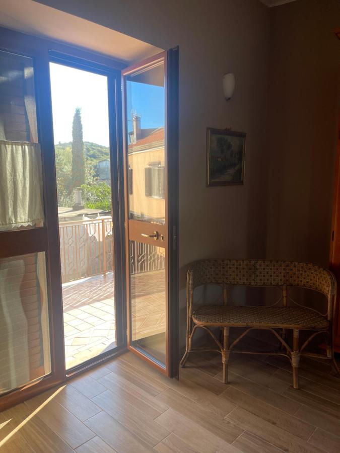 B&B A Casa Di Maybe กาแซร์ตา ภายนอก รูปภาพ
