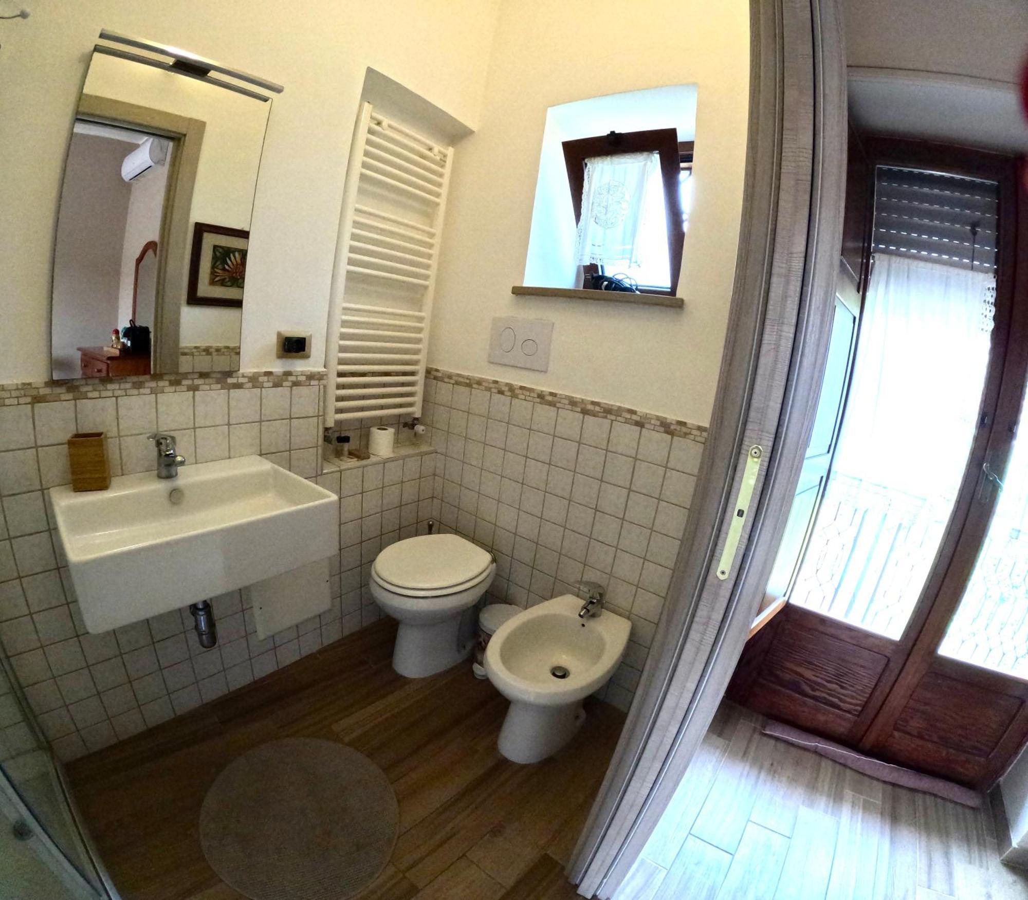 B&B A Casa Di Maybe กาแซร์ตา ภายนอก รูปภาพ