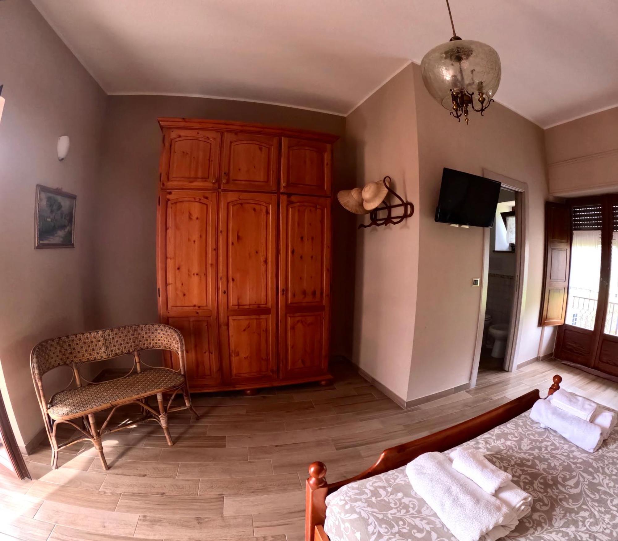 B&B A Casa Di Maybe กาแซร์ตา ภายนอก รูปภาพ
