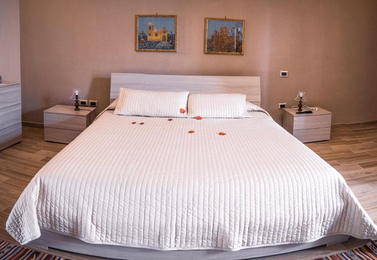 B&B A Casa Di Maybe กาแซร์ตา ภายนอก รูปภาพ