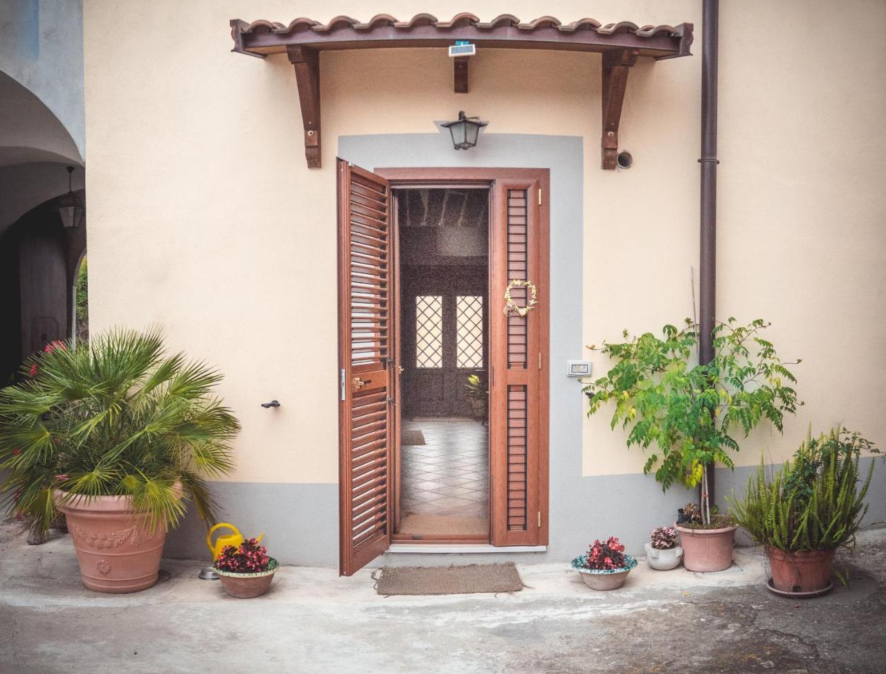 B&B A Casa Di Maybe กาแซร์ตา ภายนอก รูปภาพ