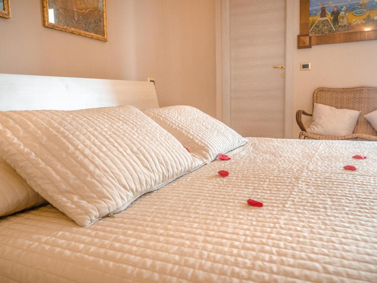 B&B A Casa Di Maybe กาแซร์ตา ภายนอก รูปภาพ